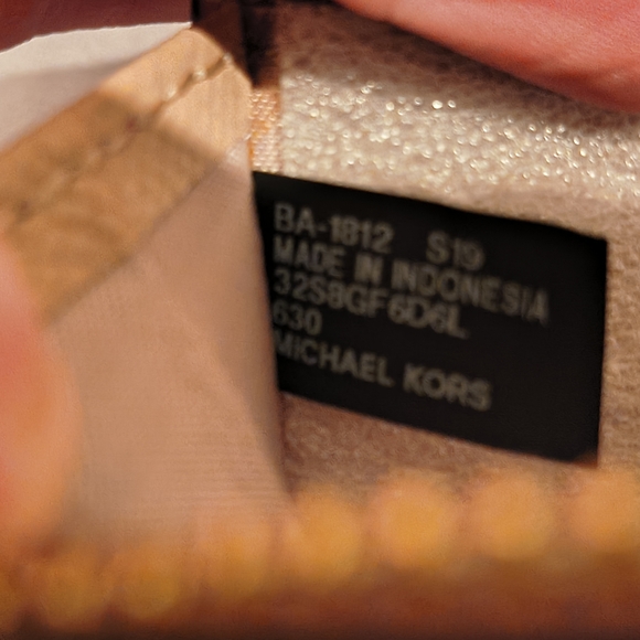 Michael Kors Pink Wallet - Picture 7 of 7